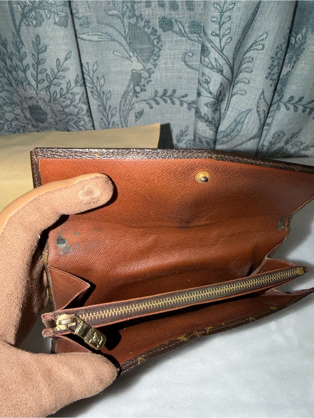 Louis Vuitton Monogram Canvas Sarah Long Wallet - Picture 3 of 6